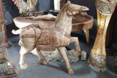 Cheval bois Chinois recouvert d'os