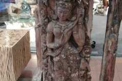 Poutre maison traditionnelle sculptée