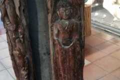 Poutre maison traditionnelle sculptée